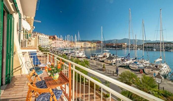 Appartamento quadrilocale in vendita in Calata Mazzini, Portoferraio