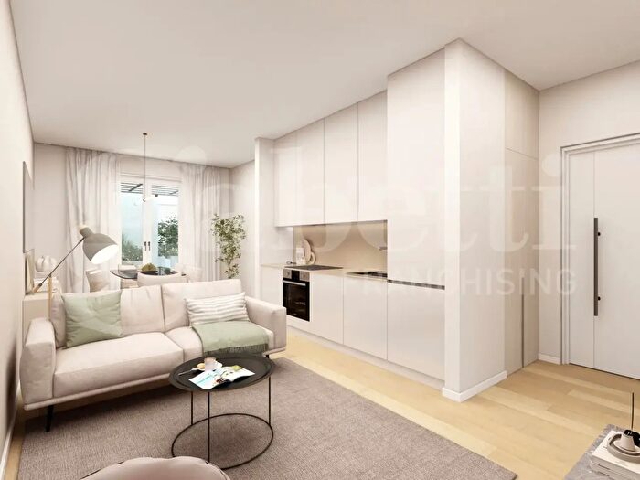 Appartamento trilocale in vendita in Via Desiderio, Milano