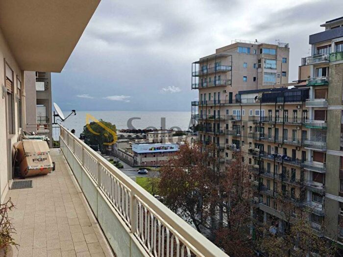 Appartamento con 6 locali in affitto in Corso Italia Europa, Catania