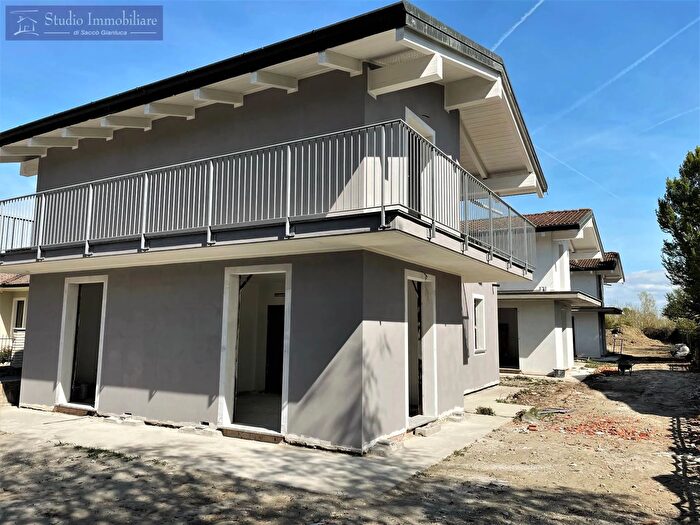 Casa quadrilocale in vendita in Via General Cantore, Castelletto Di Branduzzo