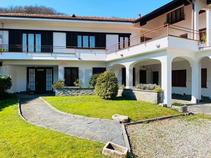 Casa con 7 locali in vendita in Via San Sebastiano, Ornavasso