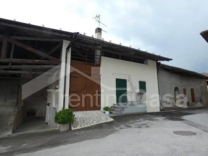 Appartamento trilocale in vendita in Via di San Michele, Stenico