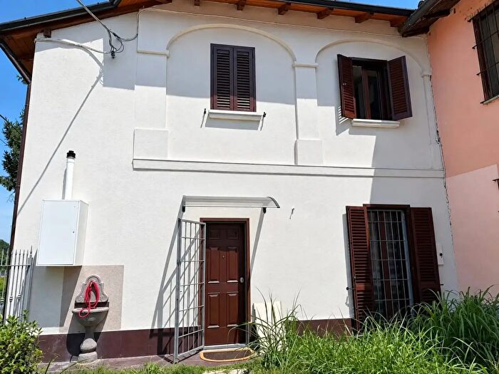 Casa trilocale in affitto in Via Alzaia Pavese, Borgarello