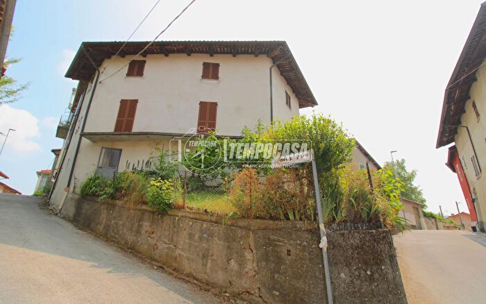 Casa trilocale in vendita in Via del Poggio, Vicoforte