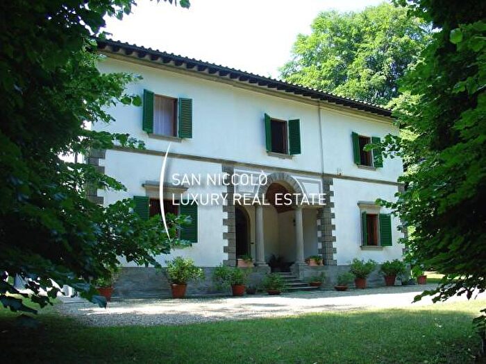 Casa con 6 locali in vendita in Vernio