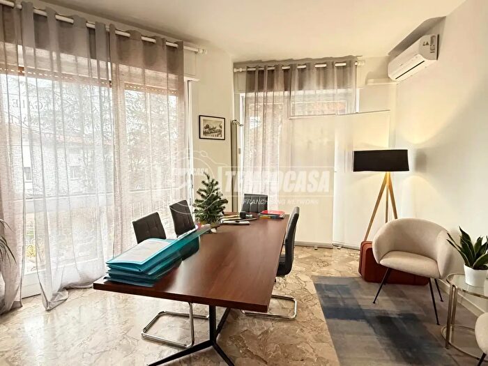 Appartamento trilocale in vendita in Via Venezia, Legnano