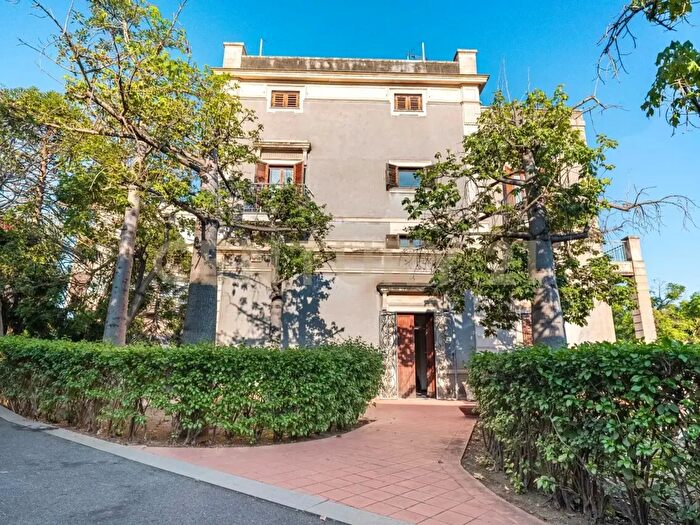 Casa con 18 locali in vendita in Catania