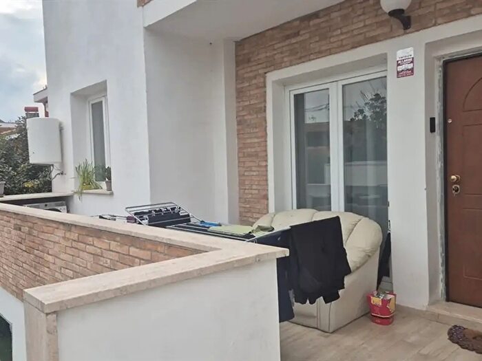 Appartamento quadrilocale in vendita in Via Arzachena, Roma