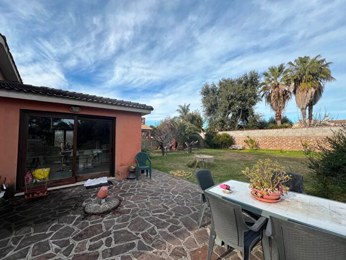 Casa con 9 locali in vendita in Via Vandoies, Roma