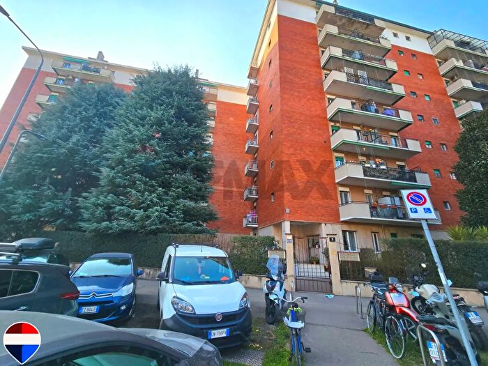 Appartamento bilocale in vendita in Viale San Gimignano, Milano