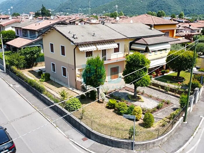 Casa con 7 locali in vendita in Via Albera, Concesio