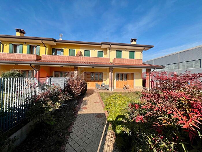 Casa con 5 locali in vendita in Via dellArtigianato Snc, Pernumia