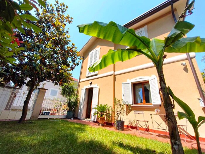 Appartamento quadrilocale in affitto in Viale Domenico Cimarosa, Alba Mare, Riccione