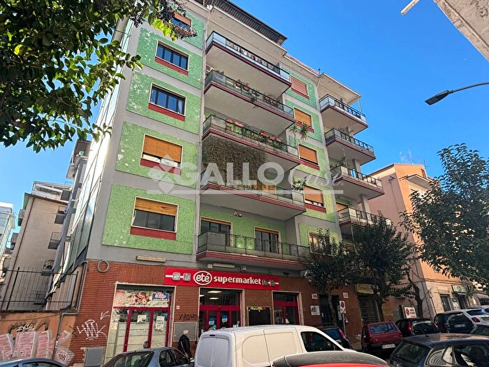 Appartamento con 5 locali in vendita in Via Miceli Cosenza, Cosenza