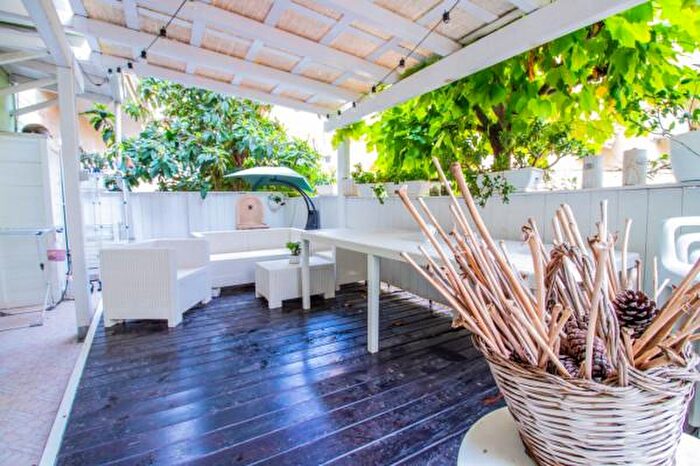 Appartamento con 6 locali in vendita in Via Eugenio Masi, Foggia