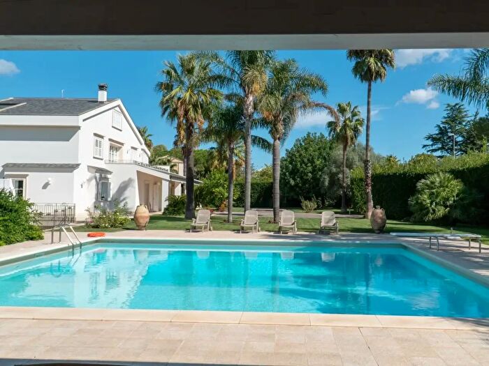 Casa con 6 locali in vendita in Via Rocciola Scrofani, Modica