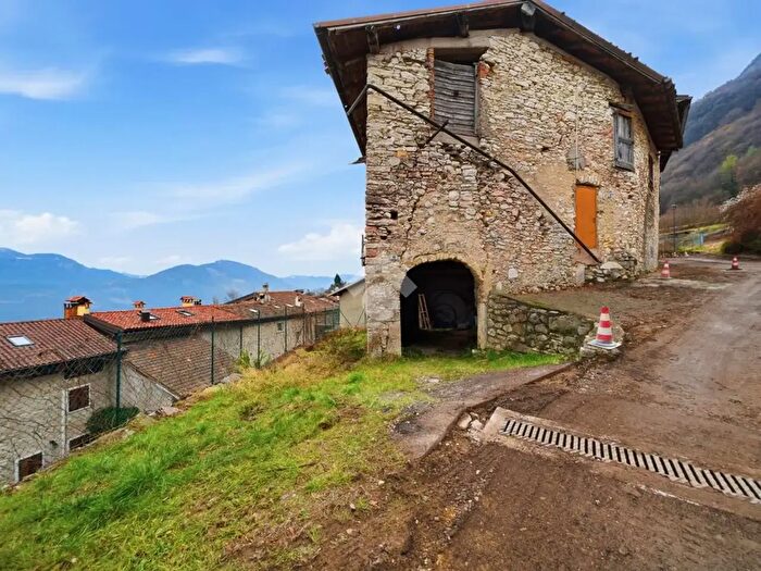 Casa con 5 locali in vendita in Via Belvedere, Isera