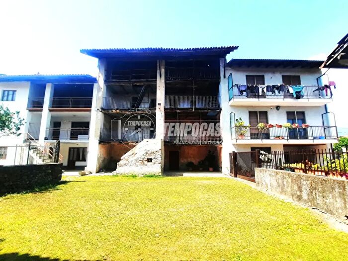 Casa con 6 locali in vendita in Lessolo