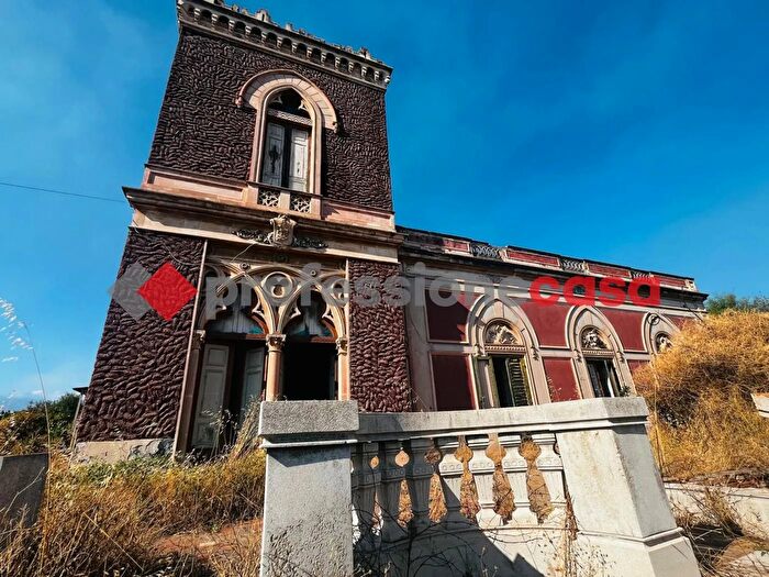 Casa con 8 locali in vendita in Via Madonna degli Ammalati, Misterbianco