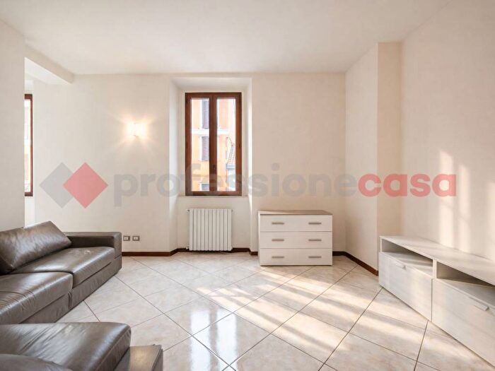 Appartamento trilocale in affitto in Via Poli, Centro, Arona