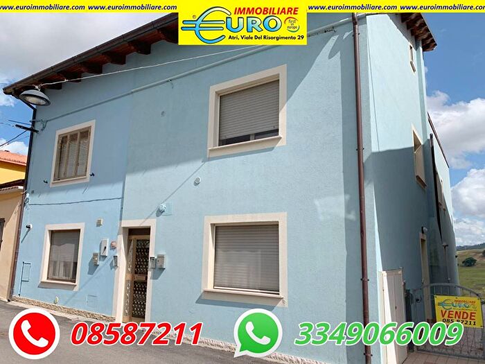 Appartamento quadrilocale in vendita in Via Borgo Nuovo, Casoli, Atri