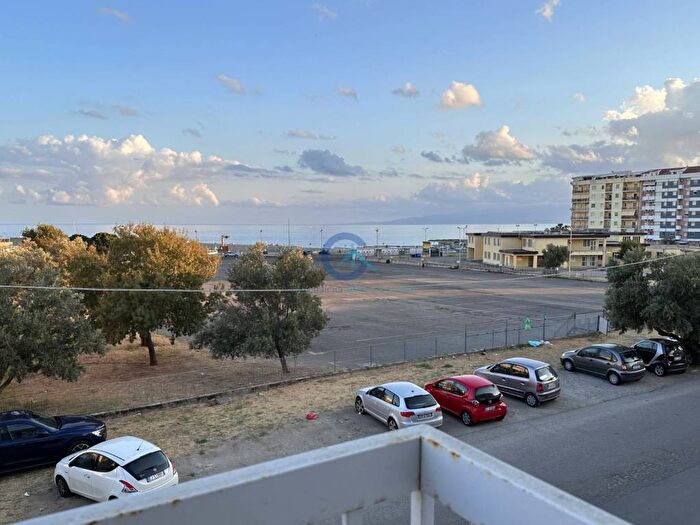 Appartamento con 5 locali in affitto in Catanzaro Lido, Catanzaro