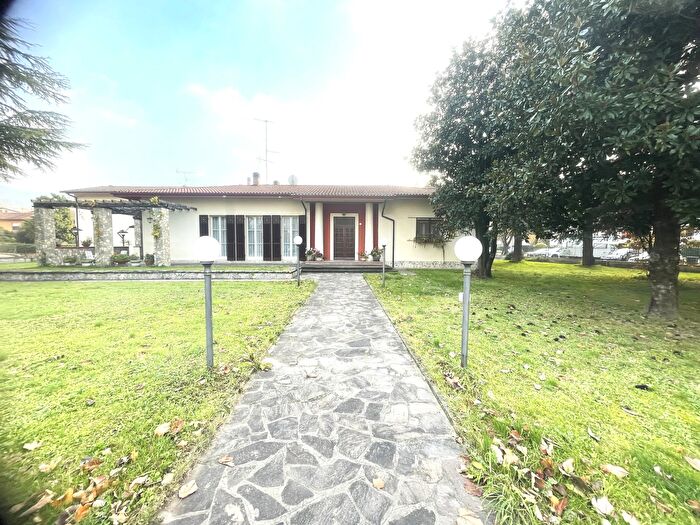 Casa con 10 locali in vendita in Borgo Tossignano
