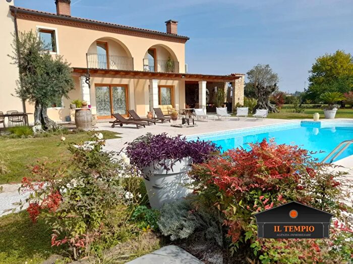 Casa con 13 locali in vendita in Via Anesolo, Sossano