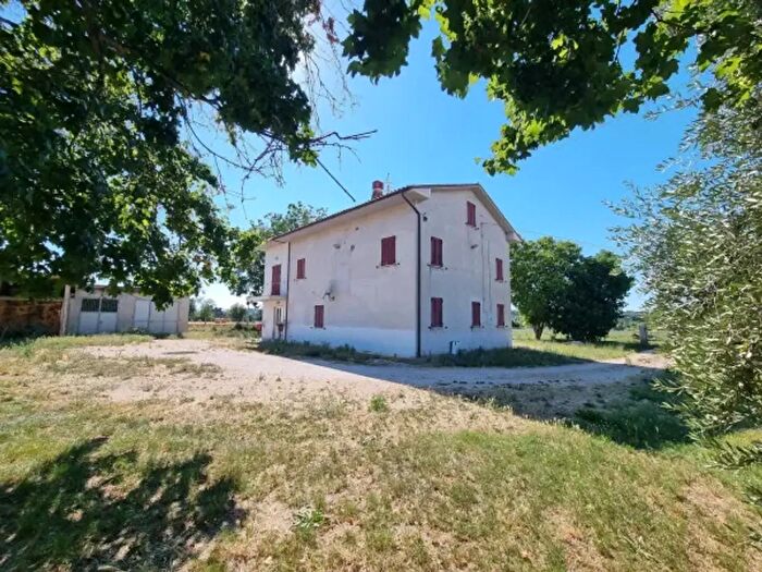 Casa con 5 locali in vendita in Corridonia