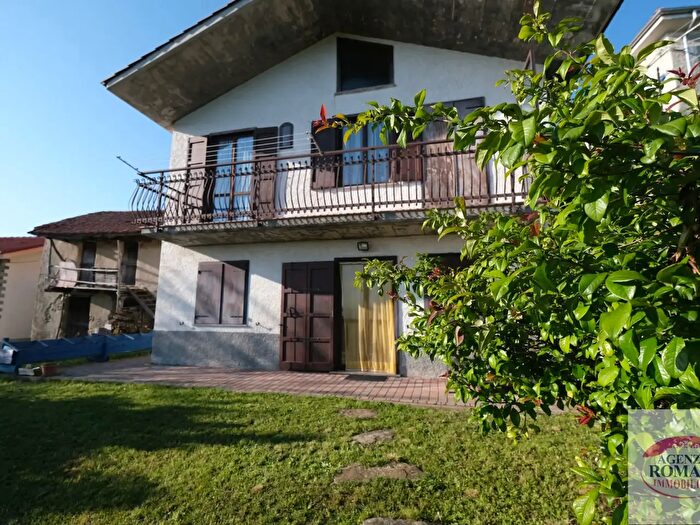 Casa con 5 locali in vendita in Dego