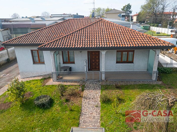 Casa quadrilocale in vendita in Via dellArtigianato, Busto Garolfo