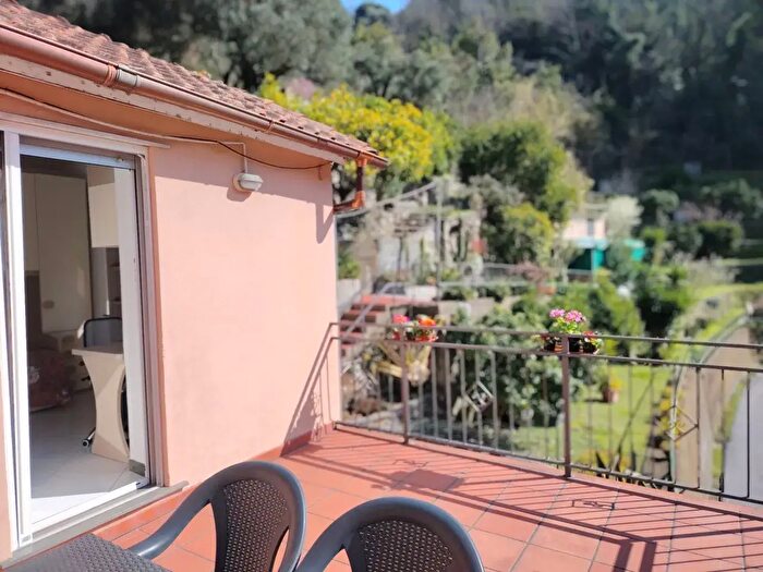 Appartamento trilocale in vendita in Varazze