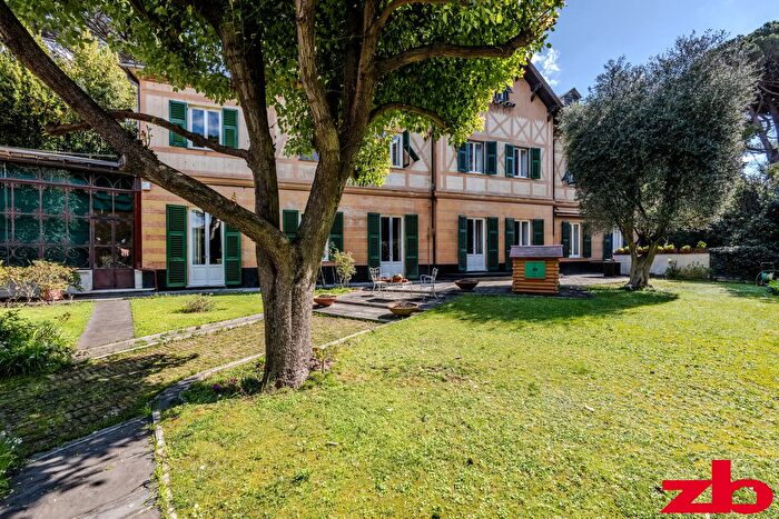 Casa con 19 locali in vendita in Via San Giuliano, Genova