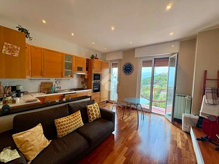 Appartamento quadrilocale in vendita in Via dei Sessanta, Genova