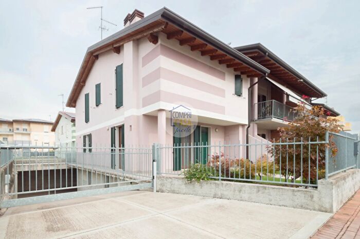 Casa con 5 locali in vendita in Via San Marco, Oppeano