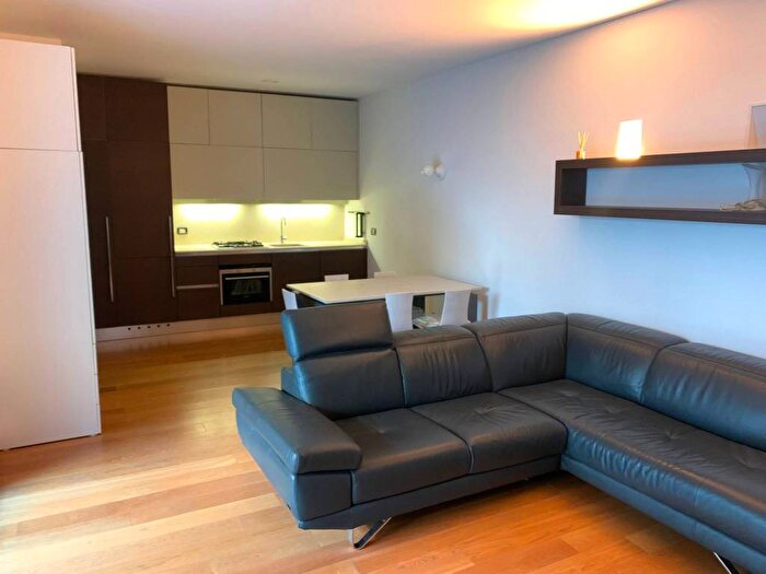 Appartamento bilocale in affitto in Via Tortona, Solari, Milano