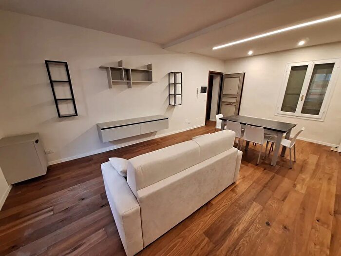 Appartamento bilocale in affitto in Via dei Servi, Modena