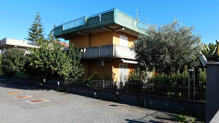Appartamento trilocale in vendita in Via Pietralonga, Mascali