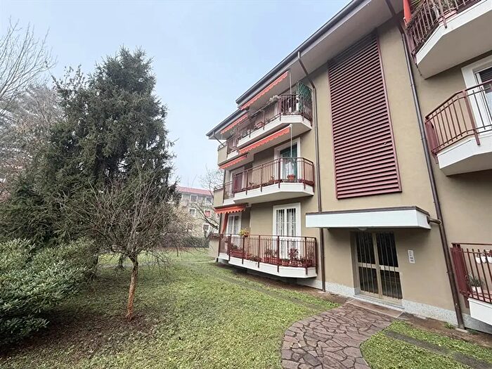 Appartamento trilocale in vendita in Via Virgilio, Rho