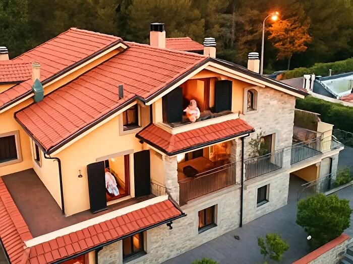 Casa con 12 locali in vendita in S Agata, Imperia