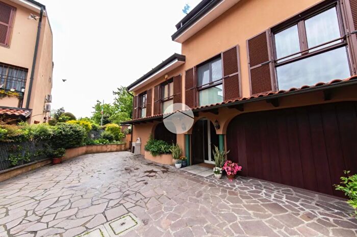 Casa con 8 locali in vendita in Via Giorgio Amendola, Rozzano