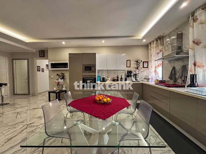 Appartamento quadrilocale in vendita in Via Principato di Monaco, Siracusa
