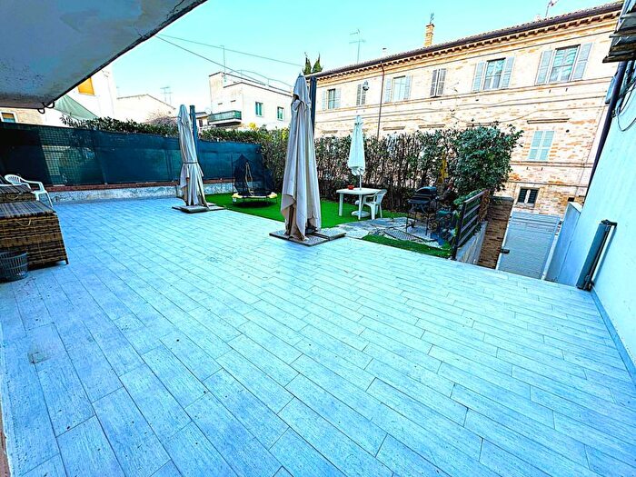 Appartamento con 6 locali in affitto in Corso Garibaldi, Porto San Giorgio
