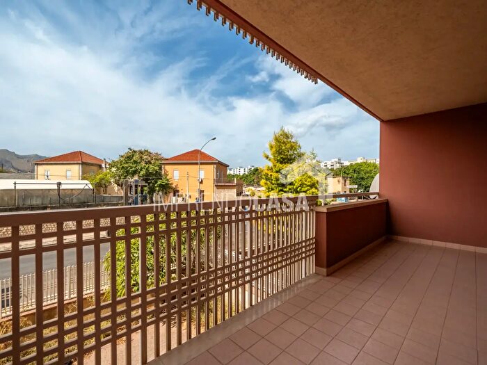 Appartamento quadrilocale in vendita in Viale dei Picciotti, Palermo