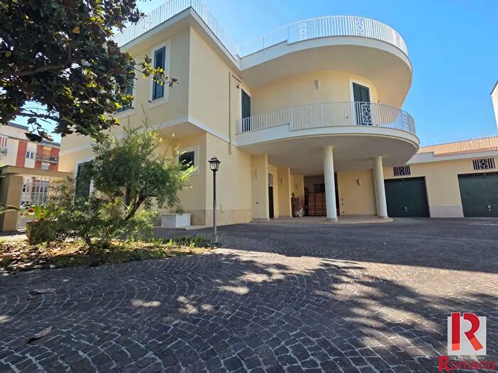 Casa con 10 locali in vendita in Via Vittorio Emanuele, Santa Maria Capua Vetere