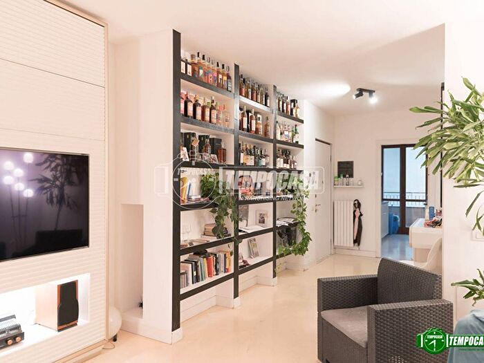 Appartamento trilocale in affitto in Via Paolo Santagostino, Niguarda, Milano