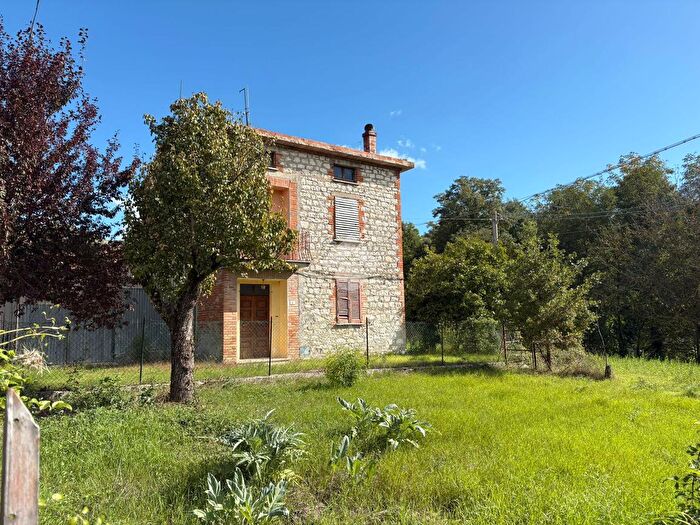 Casa con 6 locali in vendita in Via della Volpe, Gubbio