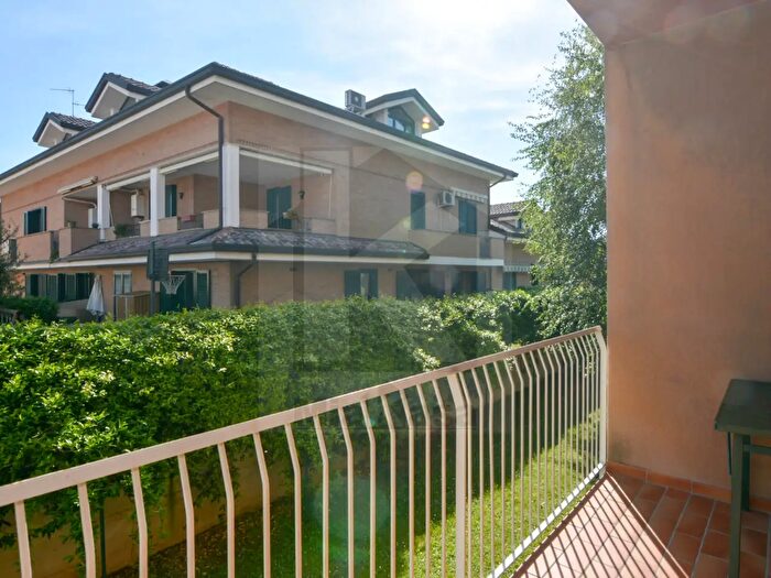 Appartamento trilocale in vendita in Via per Cerro Maggiore, Uboldo
