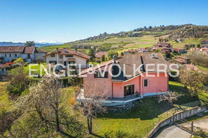 Casa con 6 locali in vendita in Via Serra, Castagnito