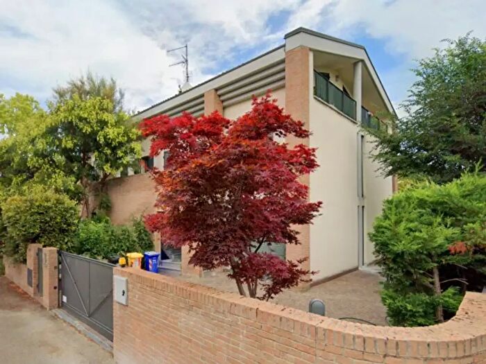 Casa quadrilocale in vendita in Strada Pontasso, Parma